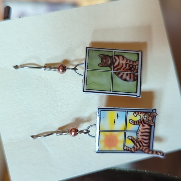 Jabebo Cat in a Window Mismatched Earrings. Like New! - Picture 2 of 4